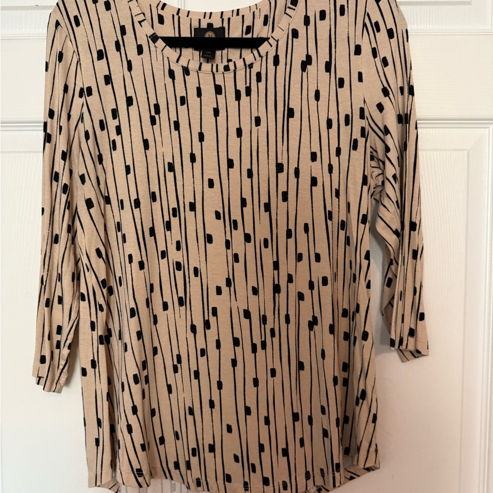 JM Collection Cream and Black Abstract Top